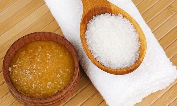 Honey and food salt for treatment of knee arthrosis
