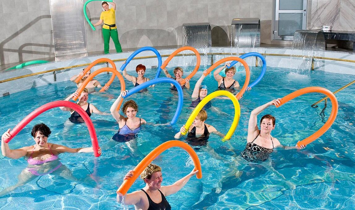 exercise in the pool with lumbar osteochondrosis